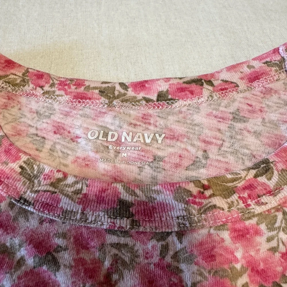Old Navy Floral Short Sleeve Tee in Pink‎ and Green Size Medium